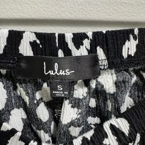 Women’s small LuLu black and white shorts
